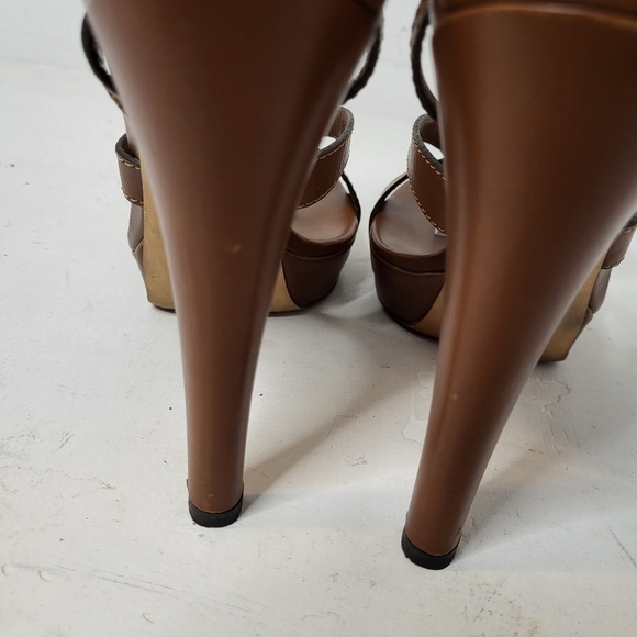 Gucci Hasler Horsebit Accent T-Strap Sandals in Brown Leather Size 39 - Picture 10 of 15